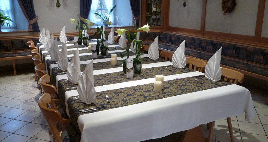 Hochzeitstisch in der Gaststätte Zum "Kouh-Lenzen"